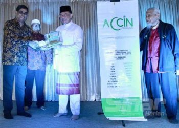 Henti desak Dr Mahathir berundur: Anwar