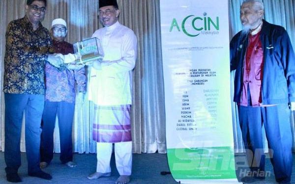 Henti desak Dr Mahathir berundur: Anwar