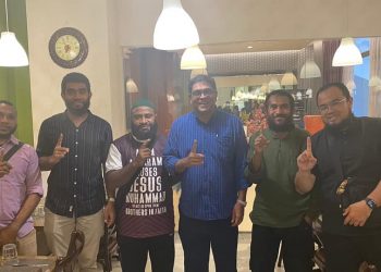 Discussion with Brothers from PNG, Fiji and Australia just now 26/12 regarding dakwah issues and plans for an Islamic Centre in South Port Moresby, Papua New Guinea.